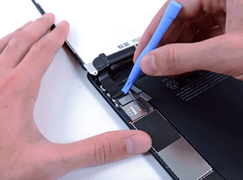 iPad battery replacement at iTweak