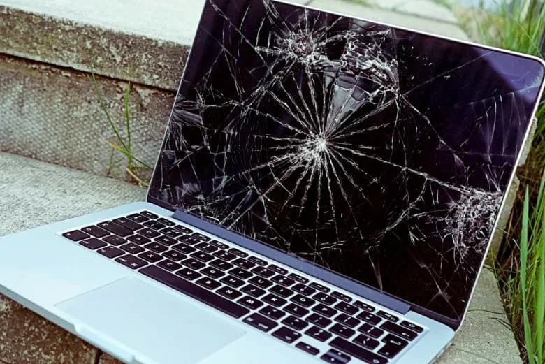 MacBook screen replacement at iTweak